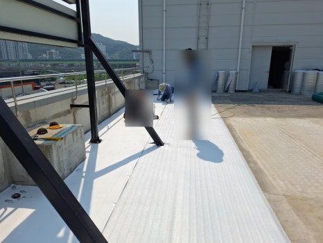 마산 내서읍 공구상 옥상, 약 700㎡ TPO 시트 방수 기록 — 사진 3