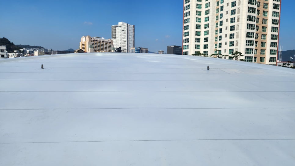 기온 변화와 햇빛에 노출되는 지붕, TPO 자재를 검토하는 기준