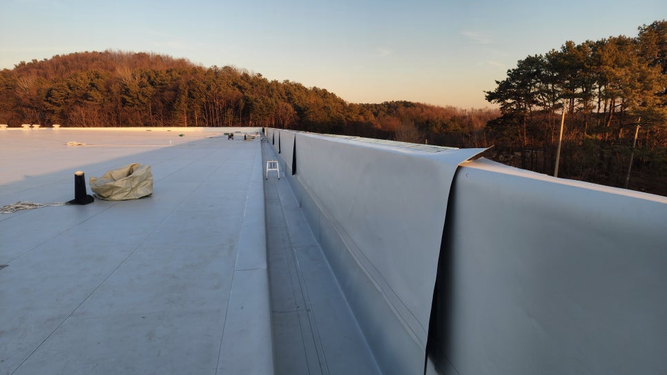 여주 신축 침대 공장 12,000㎡ 지붕의 TPO 시트 시공 과정 — 사진 4