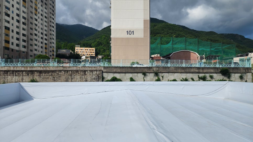 대구텍 롤동·세라믹동 지붕, 골 채움과 단열을 함께 진행한 TPO 시공 — 사진 29