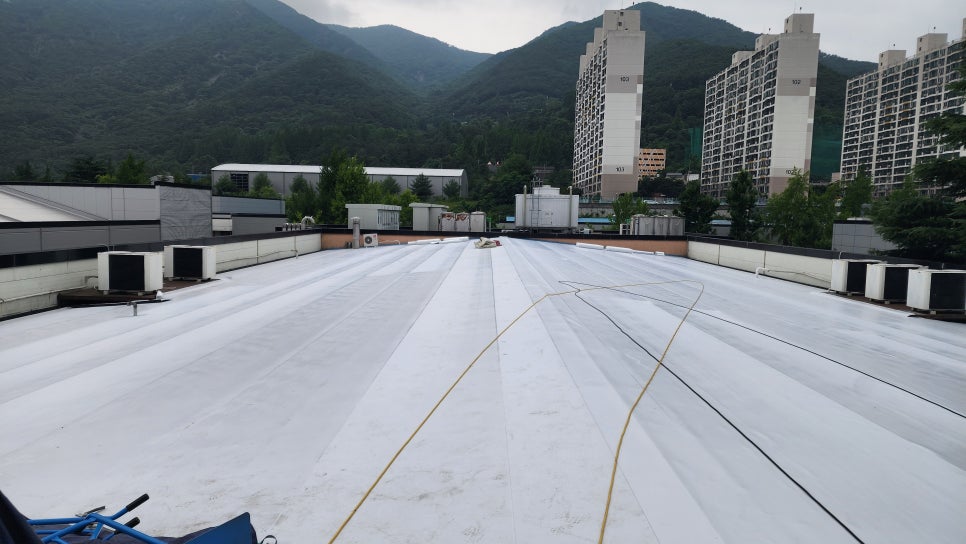 대구텍 롤동·세라믹동 지붕, 골 채움과 단열을 함께 진행한 TPO 시공 — 사진 17