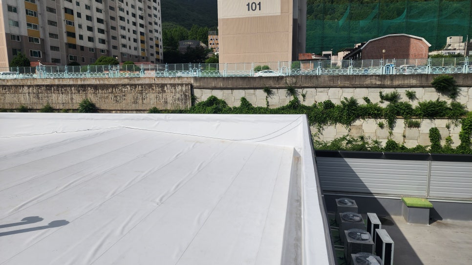 대구텍 롤동·세라믹동 지붕, 골 채움과 단열을 함께 진행한 TPO 시공 — 사진 19
